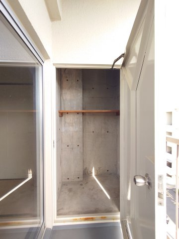 季節の家電など大きな荷物も収納できて便利です。
