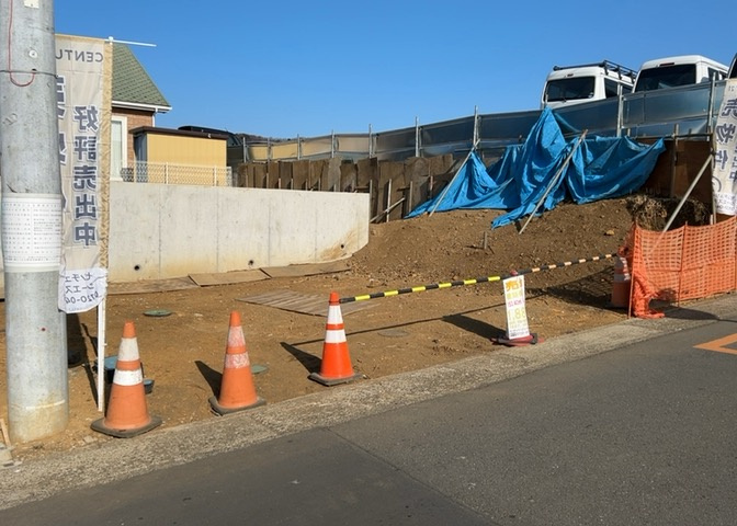 土地の形が極端に長細かったり、狭小地、あるいは道路との高低差がある傾斜地だった場合、後々売ろうとしても買い手がつかない場合もあります。後々、売却することになった時に価値の下がらない土地を選びましょう。