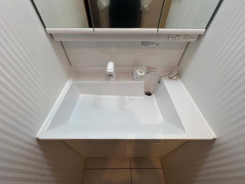独立洗面台あり、毎朝おしゃれに忙しい女性の方におすすめです
