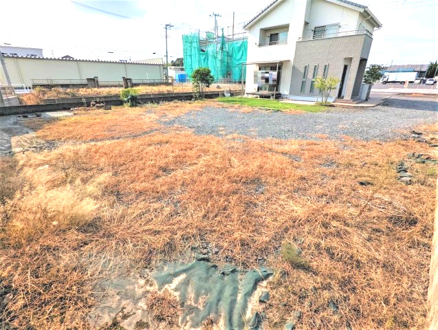 成田小学校まで徒歩約5分(330ｍ)、ベルクまで徒歩約9分(720ｍ)で暮らしやすい住環境です！