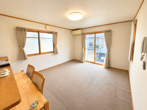 【中古戸建 新潟市秋葉区小須戸の居間】