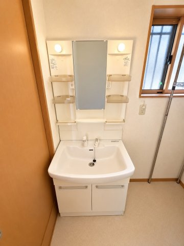 【中古戸建 新潟市秋葉区小須戸の独立洗面台】