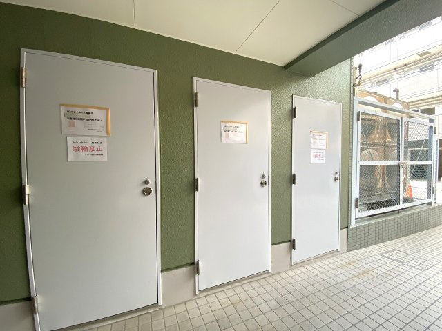 オフシーズンの衣類やアウトドア用品、スーツケース等もすっきり収まる「トランクルーム」完備。居住空間を広く有効活用でき、お部屋を常に生活感のない綺麗な状態に保てます。