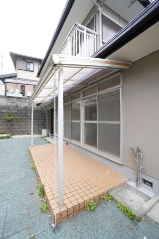 物干しスペース。晴れの日は日当たりがいいので洗濯物もよく乾きそう♪