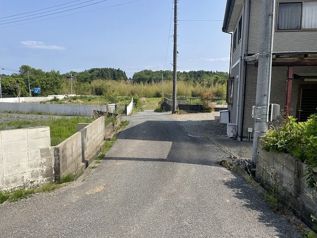 前面道路の写真です。（私道で共有名義あり。）になります。