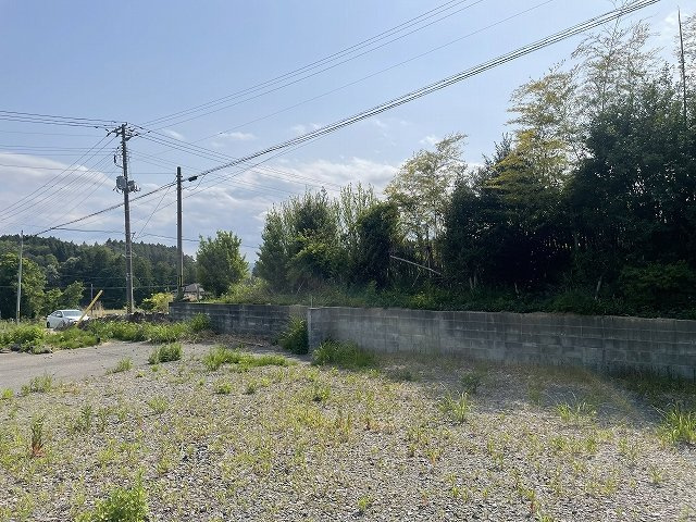 土地の内部から南西方向への写真です。
