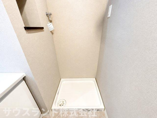 洗濯機置場にはパン付き。もしもの水漏れで床が傷むのを防いでくれたり、振動を軽減してくれます。