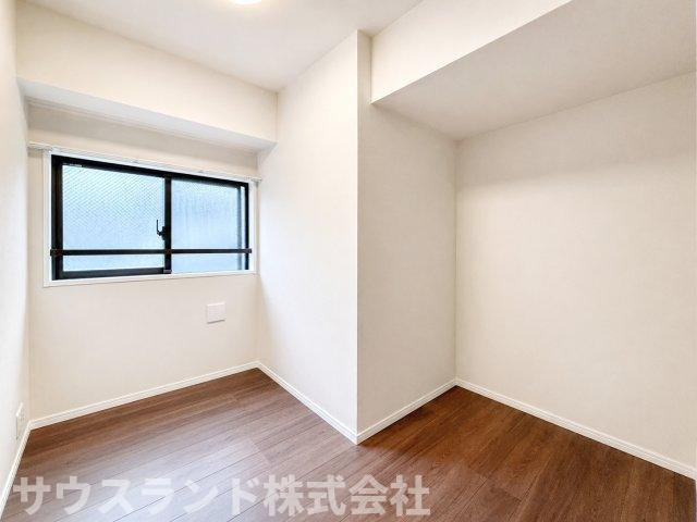 4.3帖のサービスルーム。書斎や趣味のスペースなど、用途多彩なお部屋です。