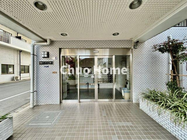 【エントランス】マンションのエントランスは、その物件の印象を決める、顔とも言える場所です。毎日通る場所ですからきれいなのが一番です。