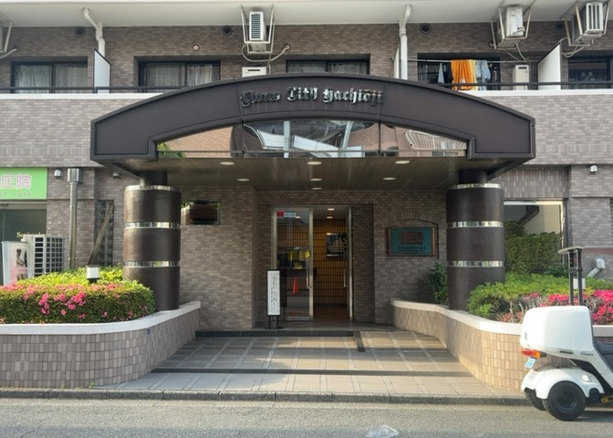マンションのエントランスには、もともと風よけや防犯の役割がありますが、マンションによって宅配ボックスなどの設備が備わっている所もあります。日々の生活をイメージしながら生活しやすさをチェックしましょう。