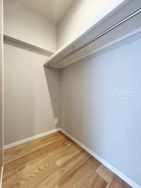 【池袋住宅（サトミビル）のウォークインクローゼット】