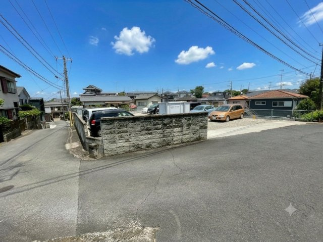 広さと静けさを兼ね備えた前面道路　