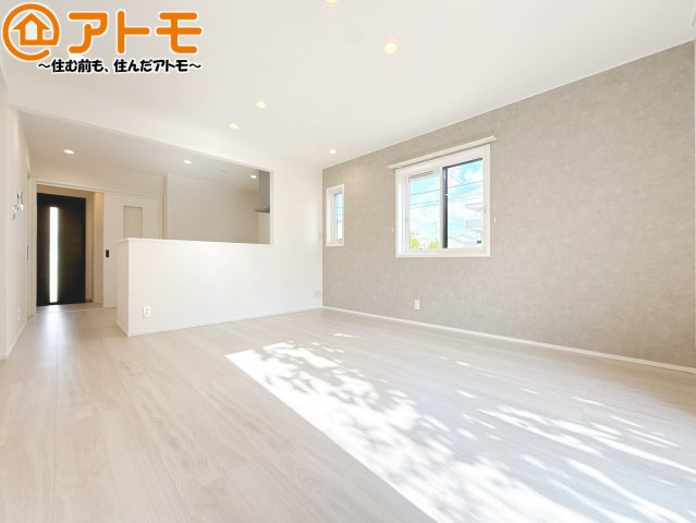 日当たりのよいリビングは、一年を通してぽかぽかとしています。家族が自然と集まる空間になりそうですね♪