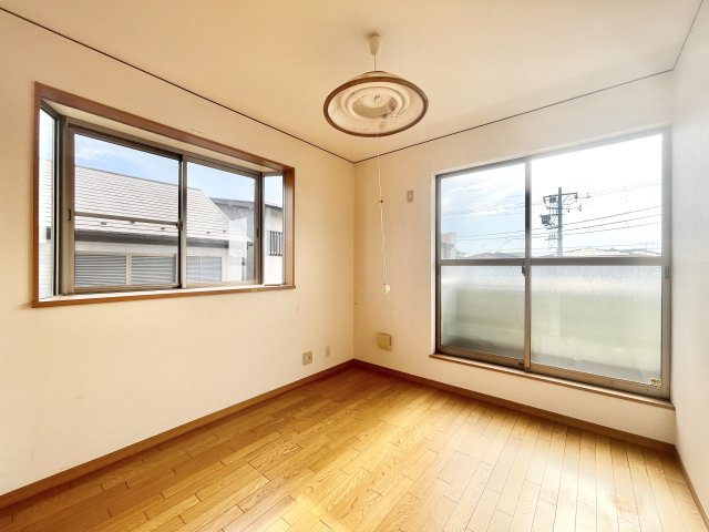 2面採光の明るい洋室♪光と風の通り道を作り、住空間を快適に◎お家時間がもっと楽しくなりそうです♪