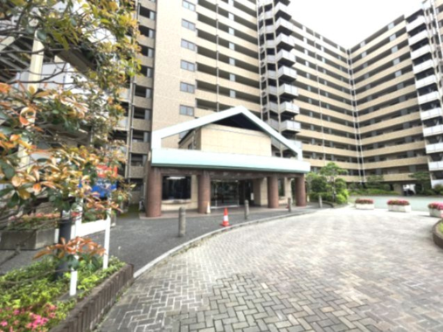 明るく広々としたエントランスが迎えてくれます。　