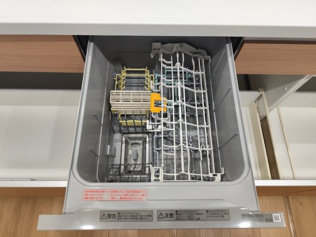 通常の手洗いでは使用出来ないほど高温のお湯や高圧水流を使うことにより汚れを効果的に落とすことができる。殺菌効果が非常に高く哺乳瓶などを使う家庭で需要が高く大変便利。　