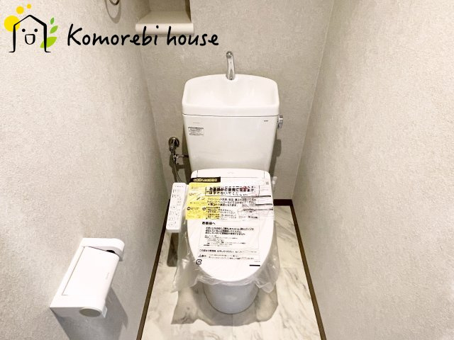 落ち着いた色調のトイレです