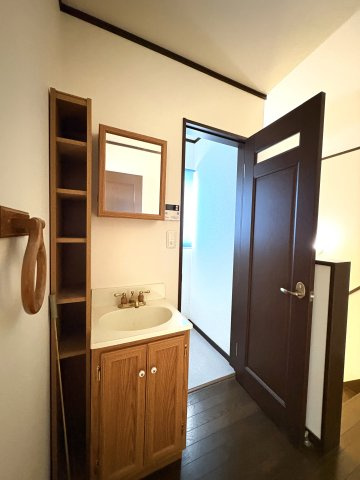 2Fにも洗面台があり、ご家族それぞれが快適にお使いいただけます。