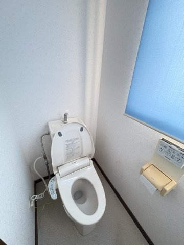 無駄のない設計で、お掃除もしやすいトイレです。