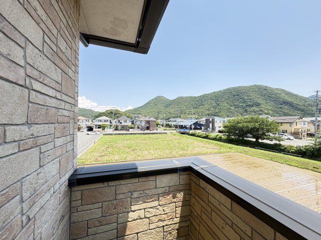 バルコニーからは自然豊かな眺望が望めます。