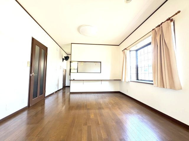 ゆとりのある広さを確保。ご家族でゆったりとくつろげる空間です。