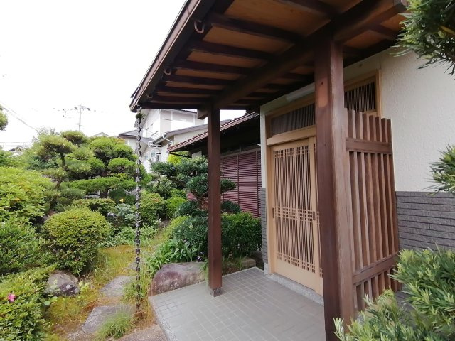 毎日通る玄関はこちらです