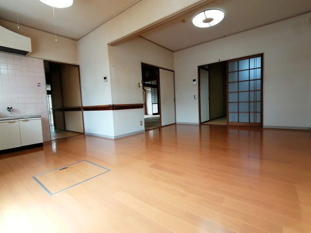 ゆったり過ごせる居間です
