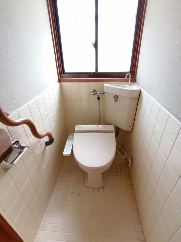 コンパクトで使いやすいトイレです