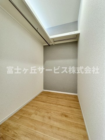 収納豊富なウォークインクローゼット