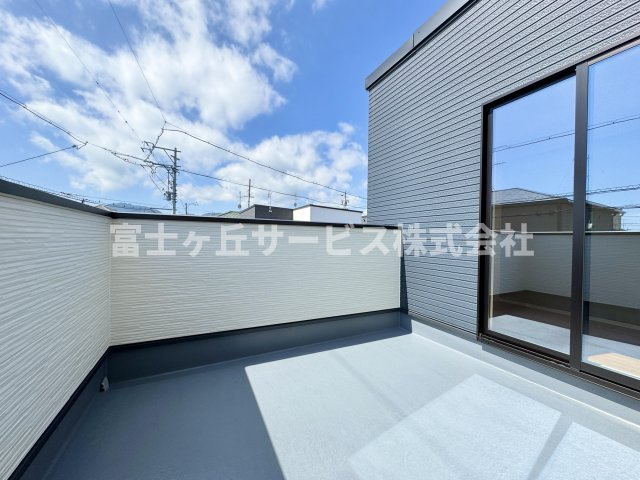 陽当たり良好なバルコニーです