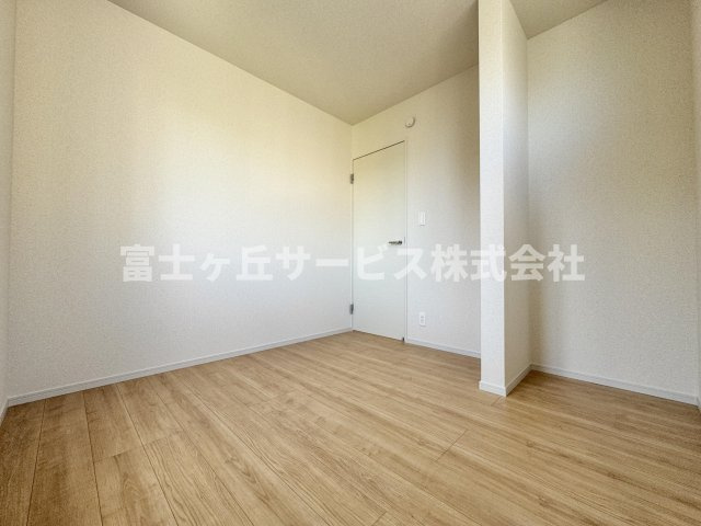 子供部屋としても使える洋室です