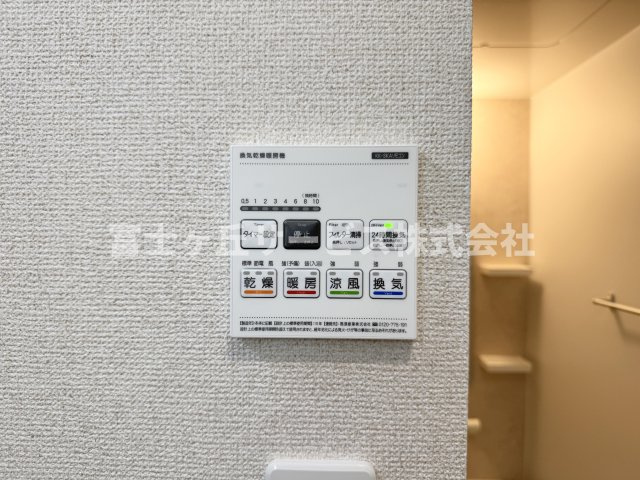 浴室乾燥暖房機がついています
