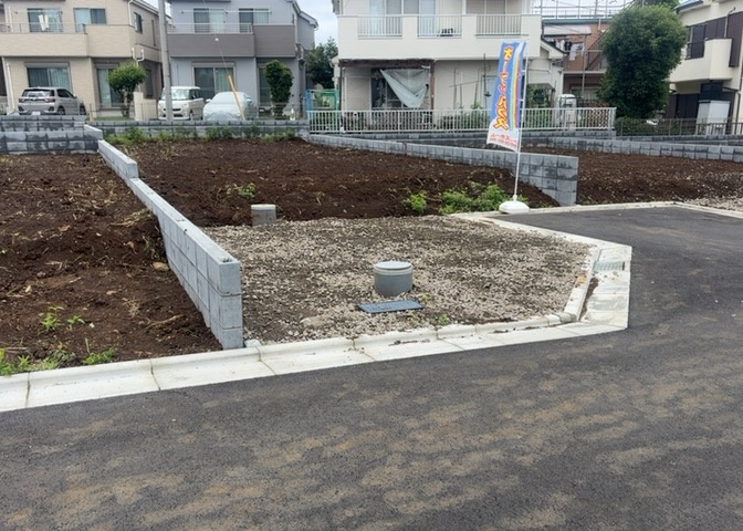 土地の形が極端に長細かったり、狭小地、あるいは道路との高低差がある傾斜地だった場合、後々売ろうとしても買い手がつかない場合もあります。後々、売却することになった時に価値の下がらない土地を選びましょう。