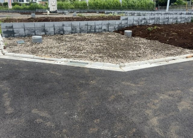 物件の詳細については、現地を見てわかること以外に、役所や法務局などで調べないとわからないことがあります。そのため、現地に行く場合は、もしこの物件を買ったらどのような生活ができるかをイメージしましょう。