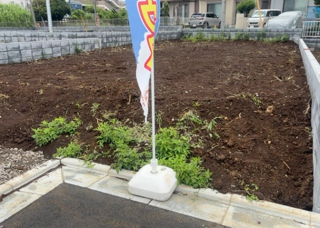 隣家の土地はどうなっているのか、生活利便施設が近くにあるのか、学校まで近いかなど、お客様のライフスタイルにあわせたイメージが重要です。また、近くにあると困る施設が近くにないかも確認するといいでしょう。
