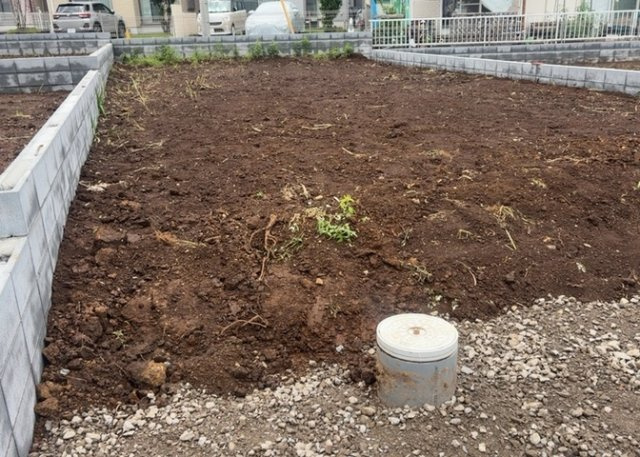 家を建てる前提で土地を探している場合、地盤の丈夫さは譲れない条件の一つです。地盤が脆弱だと追加工事が必要となります。また、過去に地盤沈下や液状化現象を起こした土地は、できるだけ避けた方がいいでしょう。