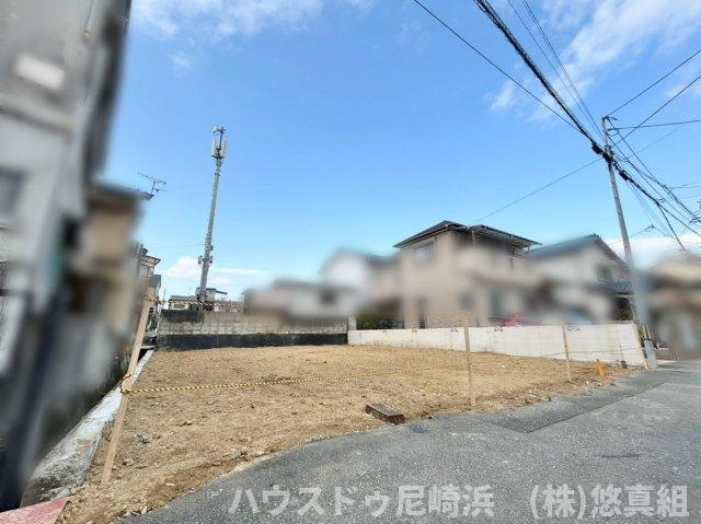 周辺は閑静な住宅街になり、保育園や小中学校、買い物施設が徒歩圏内に揃い、子育て世帯にも安心です。