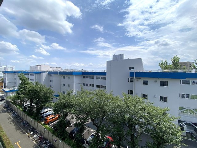 眺望　6階部分からの開放的な眺望！前面に遮るものがなく、心地よい風と陽光を感じられます。静かで落ち着いた住環境で穏やかな暮らしを楽しめます。