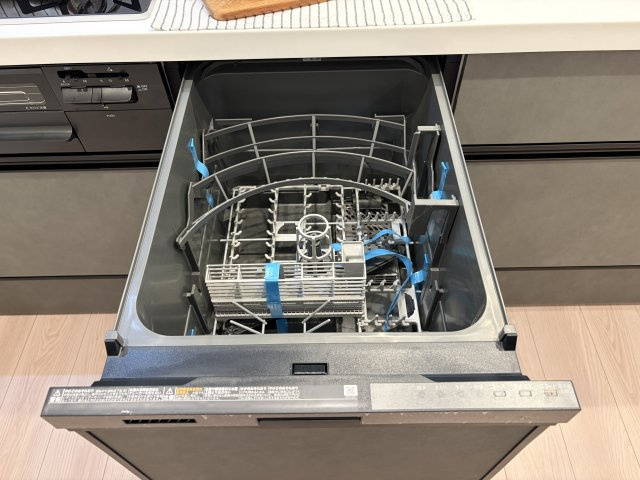 【家事効率を上げるビルトイン食器洗い乾燥機】食後の片付けの手間を大幅に軽減し、ご家族とのリラックスタイムや自分時間を増やしてくれる嬉しい設備。