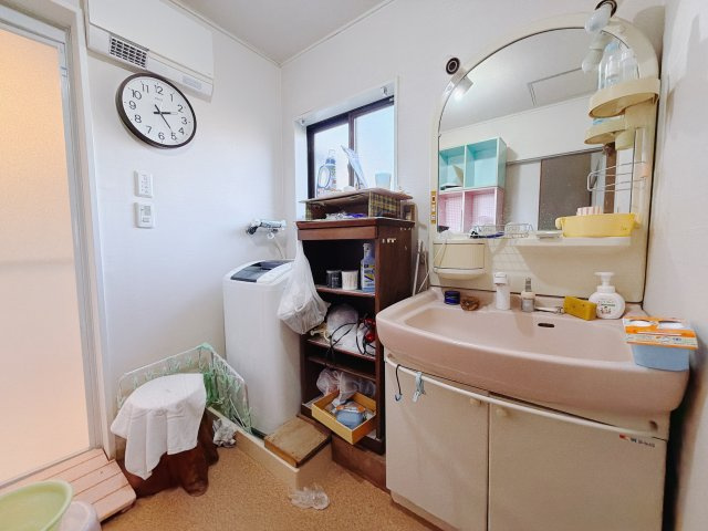 ■洗面室｜大きな鏡で朝の身支度もラクラク♪毎日の忙しい準備が楽しくなる洗面所です(^^♪