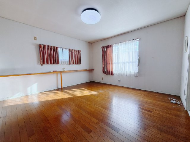 ■2階洋室｜子供部屋のメリットは「自立心を養うことができる」「自分で整理整頓できるようになる」そして、お子様が成長した際には「プライバシーを確保できる」といい事だらけ♪