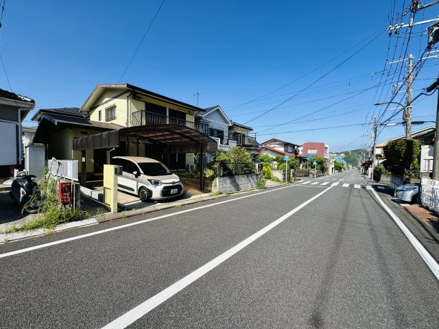 前面道路8ｍあり広々しています