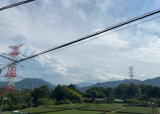 眺望を気にして物件を探す場合、前面に建物が建っていないか現地で確認しましょう！前面に建物があると景色はもちろん、日当たりや風通しにも影響が出てきます。住んだ時のことを想像しながら現地見学をしましょう。