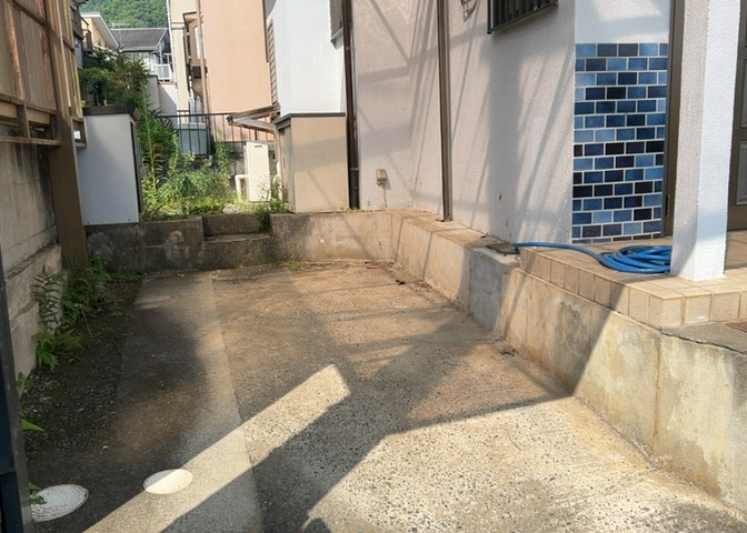 駐車場と明記されていても、最小スペースでつくられた駐車場だと大型車は駐車できなかったり、出入りしにくくなったりする可能性があります。お車のサイズと購入したい物件の駐車場のサイズを現地で確認しましょう。