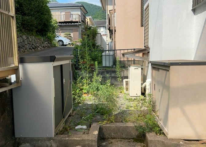 庭があることでガーデニングや家庭菜園はもちろん、こどもの遊び場やペットを放して遊ぶことができます。また、家の周囲に余裕があるということです。隣地との間があれば、十分な日当たりと、風通しが確保できます。