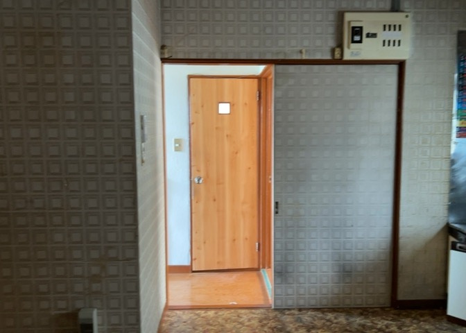 ダイニングにはダイニングテーブルセットなどを置くことが多く、間取りにおいて「D」と略記されますが、食事を作るときの作業場として使用したり、朝食を食べたりするときだけに使われるケースも少なくありません。