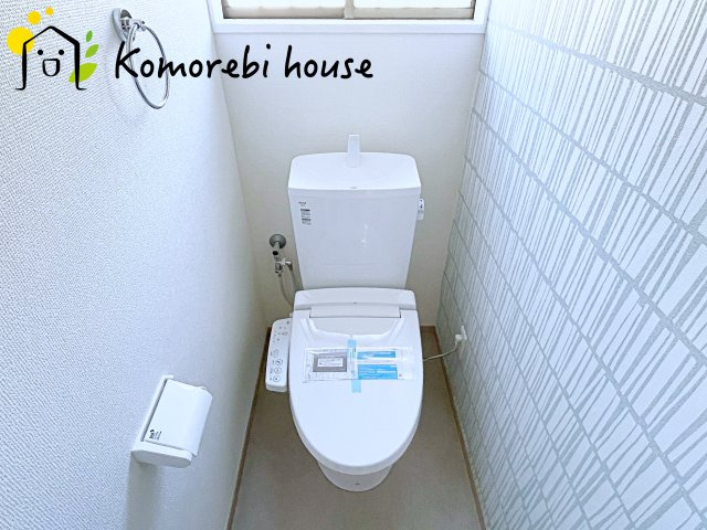 落ち着いた色調のトイレです