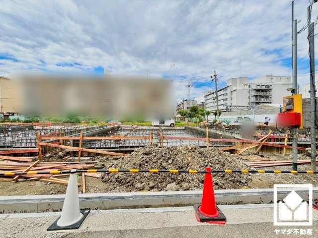 キッチンには床下収納がございます。災害時の非常食や食料品のストックなども保存できます。