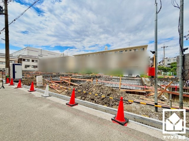 真冬の寒い浴室を暖かく、また雨の日の洗濯物の乾燥にと多用途に活躍する浴室暖房乾燥機付きです。窓が設置されており、自然換気や採光も確保された明るい浴室になっています。