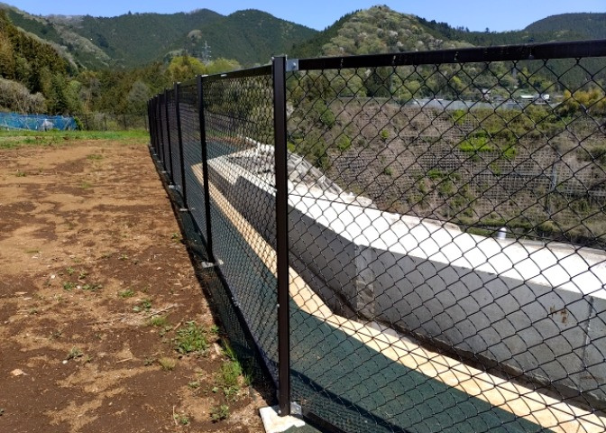 土地を買う際、住む地域の自治体や福祉の補助制度にも注目してみましょう。子供や老人の医療補助やゴミ出しのルールなど、自治体によってルールに大きな違いがあるため、暮らしやすい土地で判断するとよいでしょう。